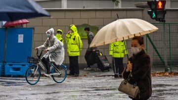 上海烏魯木齊路百米內12警車 大城巿公安傾巢而出