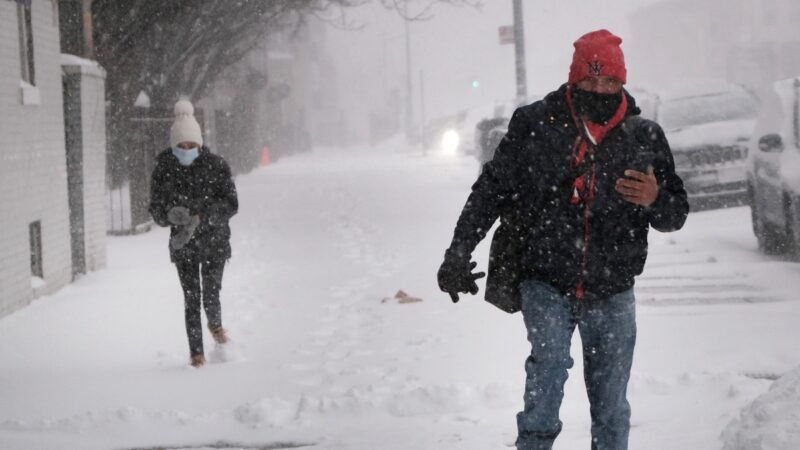 美國多地再迎強降雪 「湖泊效應」能見度降為零