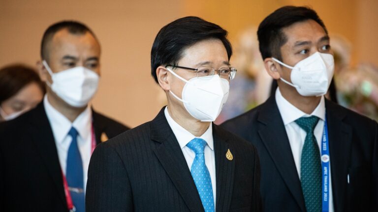 香港特首李家超確診 APEC曾與習近平挽臂而行