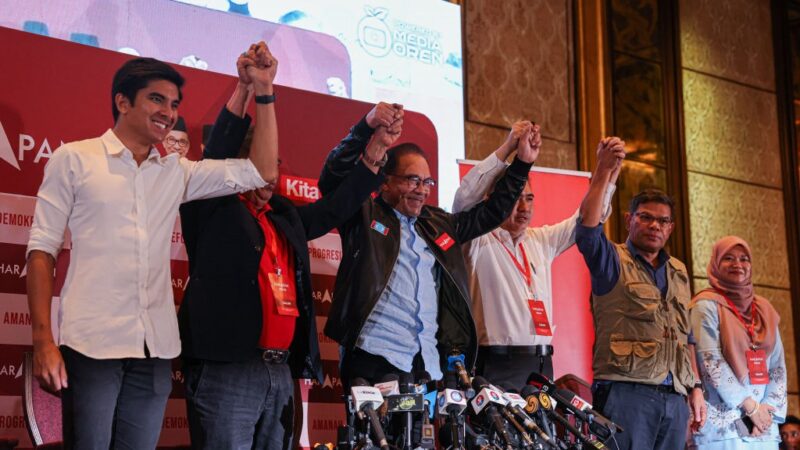 马来西亚悬峙国会成定局 马哈蒂尔53年来首尝败选