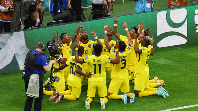 世界杯揭幕战：厄瓜多尔2比0击败东道主卡塔尔