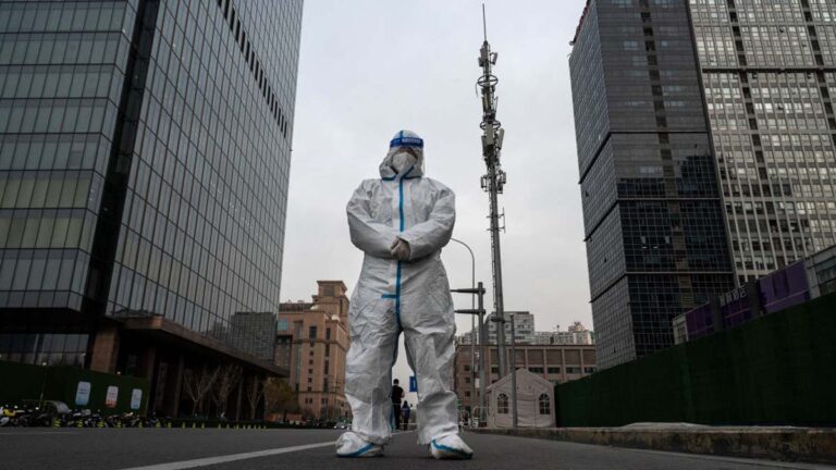 清零鬆綁難兼顧 中國疫情擴散各地抗疫明一套暗一套　