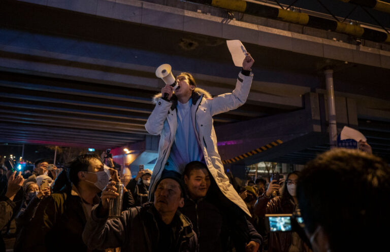 新疆致命火災後 全國各地抗議四起