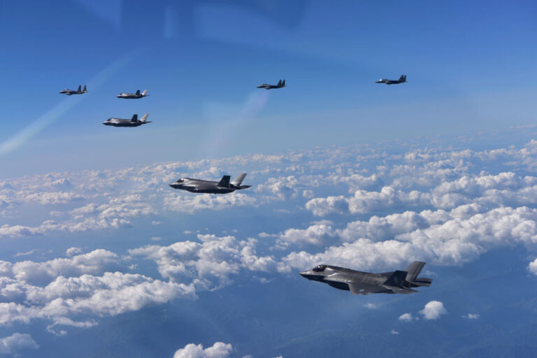疑中俄軍機聯合軍演 日韓戰機緊急升空
