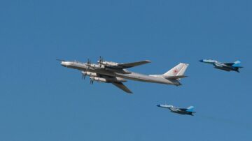 中俄核轰炸机闯韩国航空识别区 引紧张