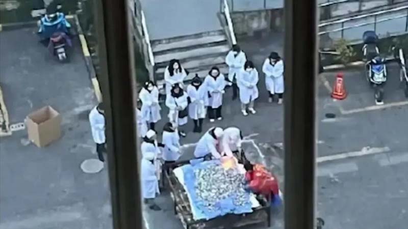 上海居民宣告要在小區燒屍 當街點火視頻頻傳
