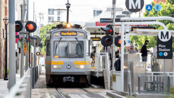 洛杉磯跨年夜 Metro開放公交火車免費搭乘