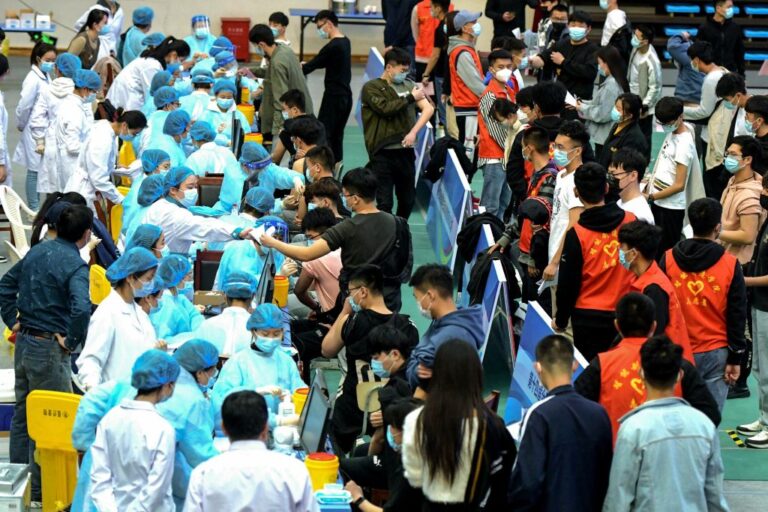 青島大學學生集會 高呼放假和拒絕緩考