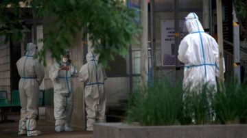 中國新聞快報：醫務人員染疫暴增 殯儀館傳遺體積存無力火化