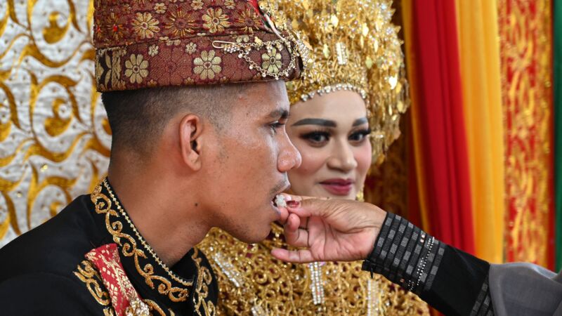 印尼立法禁婚外性行为 禁共产主义