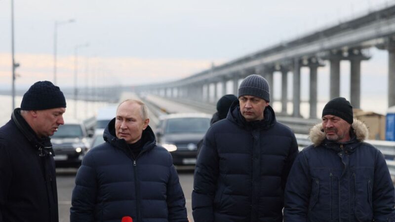最接近战线 普京视察克里米亚大桥