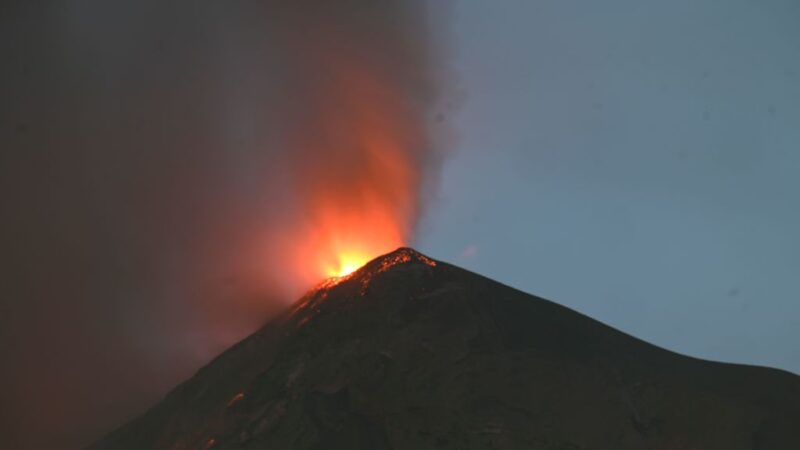 危地马拉火峰火山喷发 国内最大机场被迫关闭