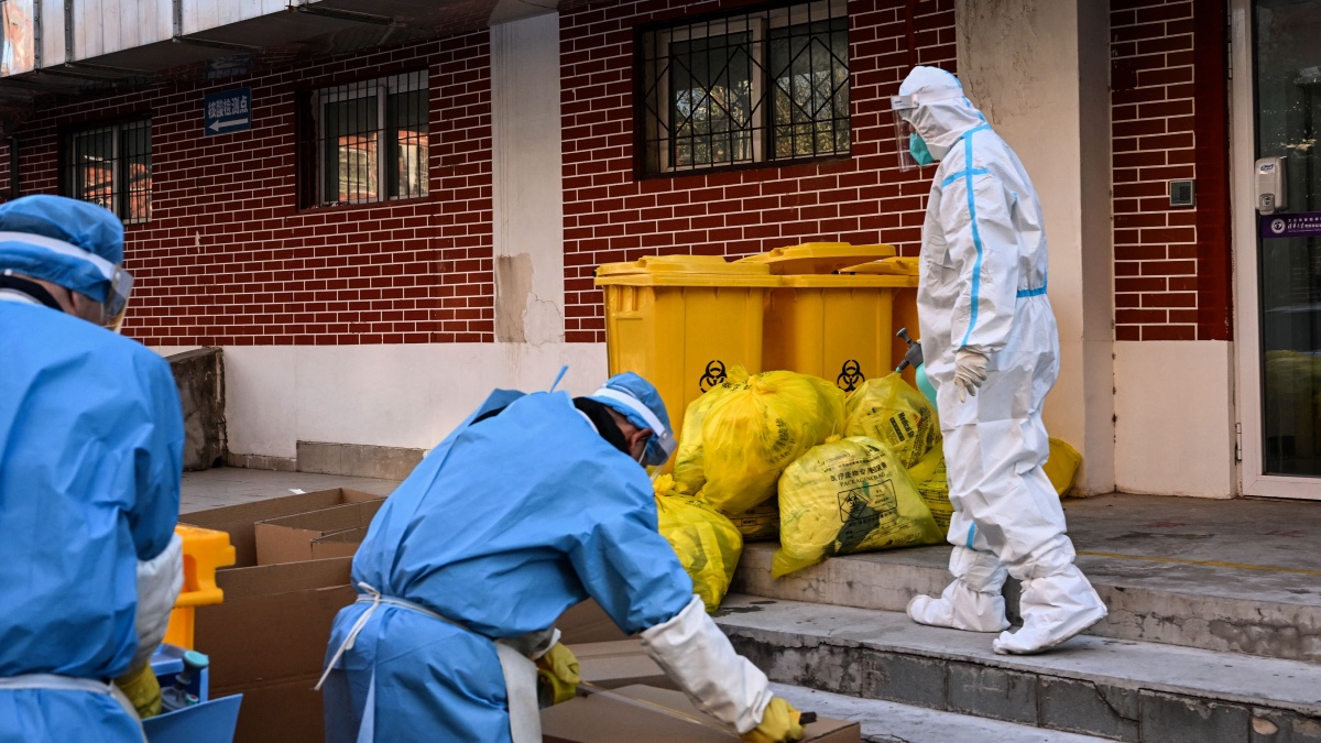 中国新闻快报：中国疫情扩散医疗设备紧缺病亡者数目惊人| 八宝山火葬场