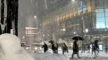 寒流袭日 大雪酿11死77轻重伤 北海道电塔倒塌