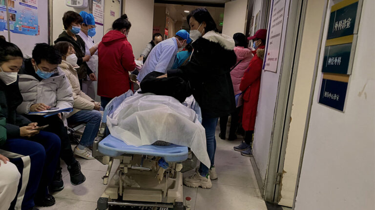 一週翻一番 報告指中國每日九千人染疫死