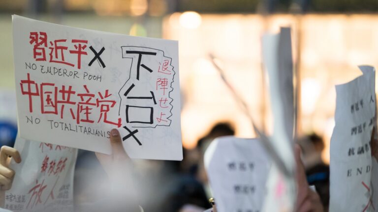 「白紙革命」蔓延海外 多國響起:共產黨下台(視頻)