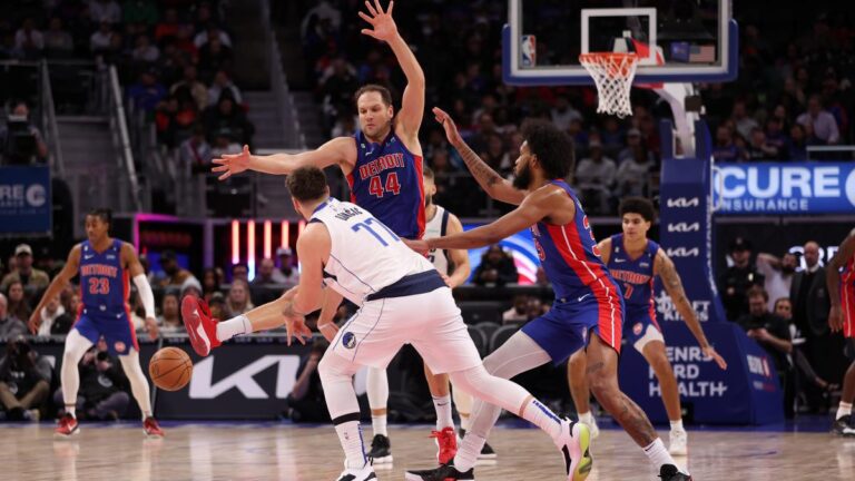 NBA海斯三分助活塞 加時賽勝獨行俠(組圖)