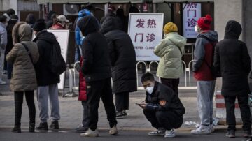 医院 药房人满为患 北京疫情高峰将至？