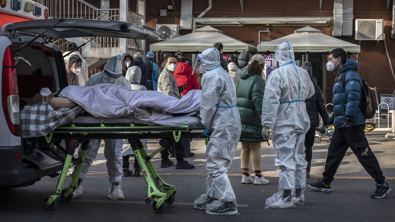 北京死亡人数暴增 警方严守火葬场 | 北京八宝山 | 北京疫情 | 死亡病例 | 新唐人电视台