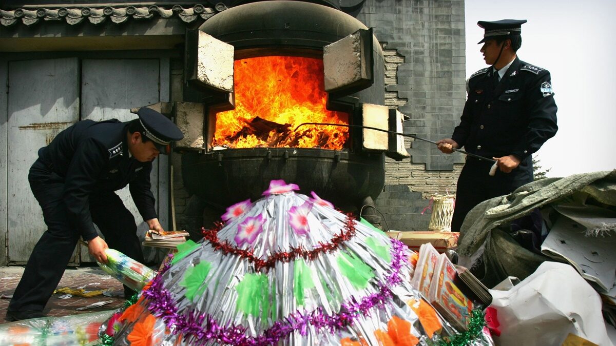 【禁闻】中国疫情延烧 多地殡仪馆超负荷