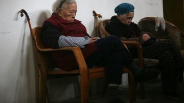 中國養老院現狀：缺藥少應急預案120撥不通