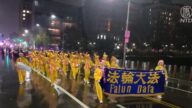 【新聞週刊】費城舉辦節日大遊行 法輪功隊伍受青睞