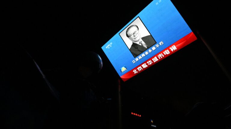 江澤民追悼會氣氛詭異 習近平只眨眼不見淚