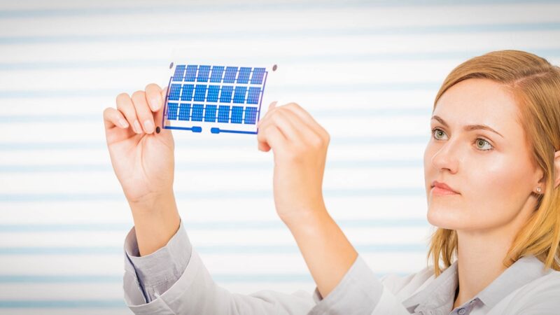 MIT发明全新的超薄太阳能电池材料