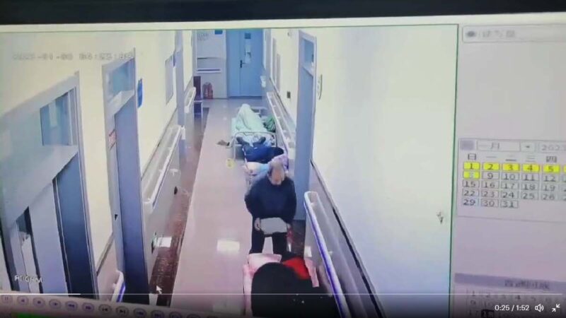 恐怖！中國男子凌晨抱石頭進醫院 隨機砸熟睡的人
