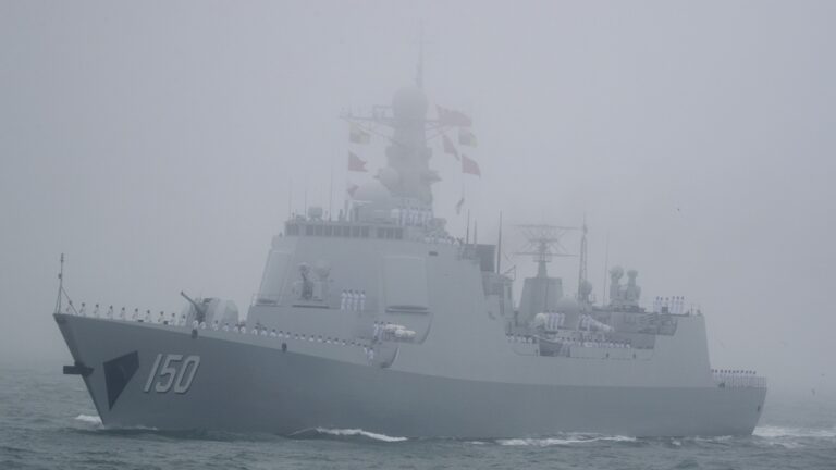 中共造艦如「下餃子」 官媒自爆海軍人才短缺