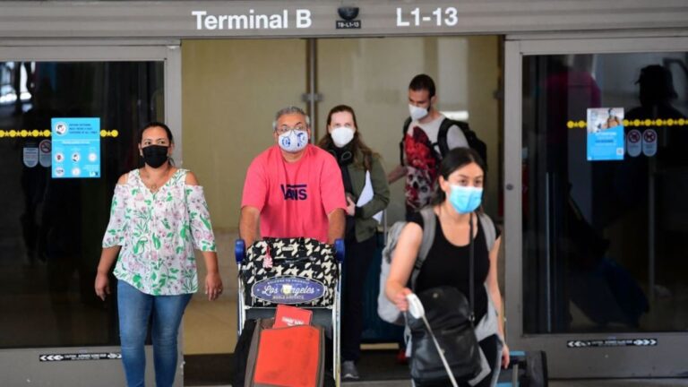 白宮官員：入境旅客若提供檢測假證明將究刑責