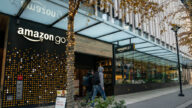 不确定经济 亚马逊裁员逾1.8万人