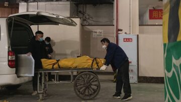 知情人：武漢首波疫情火葬場爆滿 病屍分塊燒