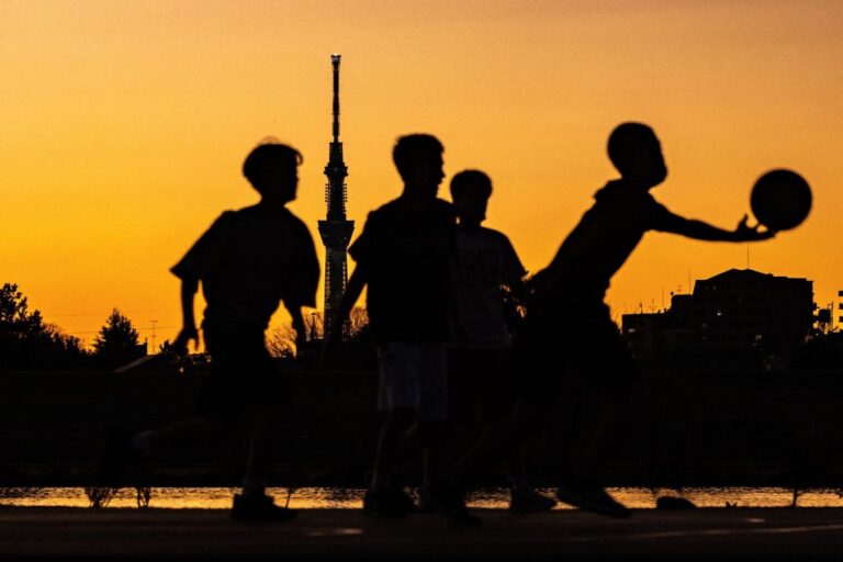 應對少子女化 東京擬18歲以下月領五千日圓
