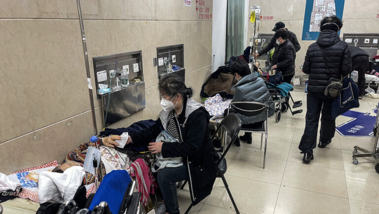 【禁聞】上海醫院癱瘓 民眾備氧氣瓶自救