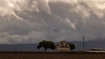 美國加州遭遇第8次暴雨 拜登宣布緊急狀態