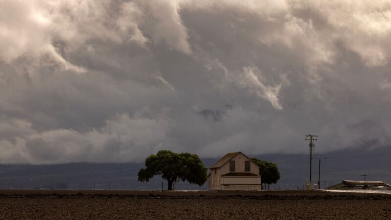 美国加州遭遇第8次暴雨 拜登宣布紧急状态