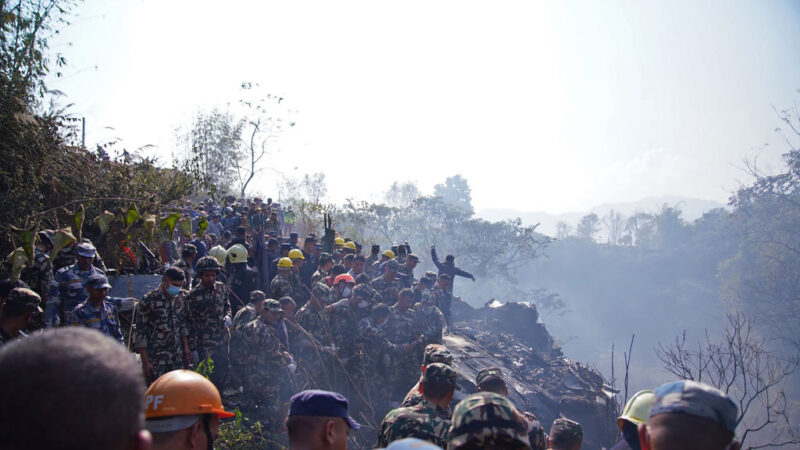 尼泊爾雪人客機墜峽谷斷成碎片 至少40人罹難