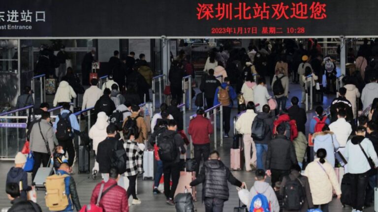 年終獎取消 收入銳減 中國打工者不敢回鄉過年