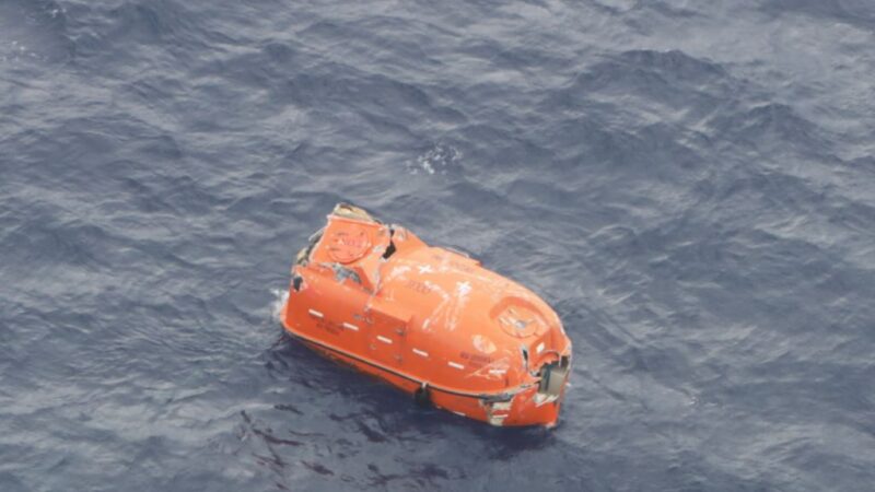香港货轮日韩海域间沉船 14人获救8人失踪