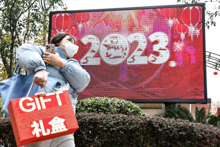 疫情籠罩中國新年 中宣部下令報導「喜人景象」