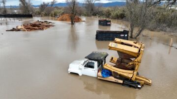 暴风雨重创加州 洪水淹没无数家庭 19人罹难