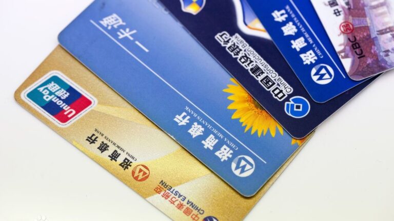 手機給兒子上網課 兩個月銀行卡上少了20萬