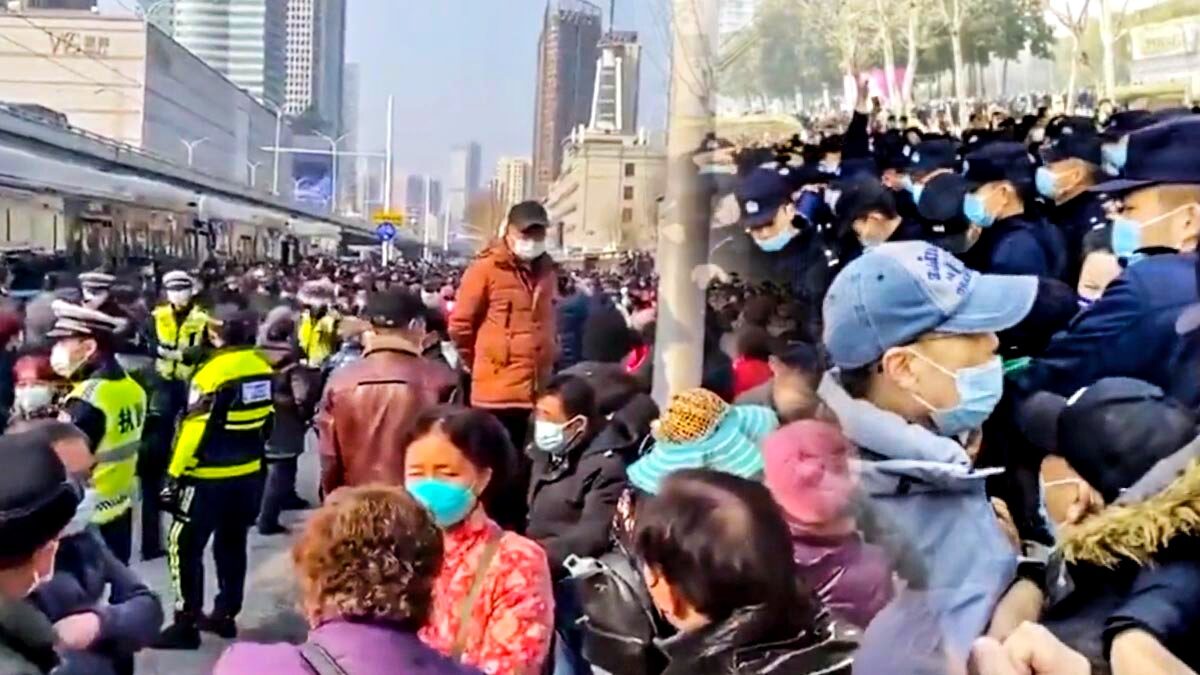 【禁闻】武汉数万老人维权 高喊打倒反动政府