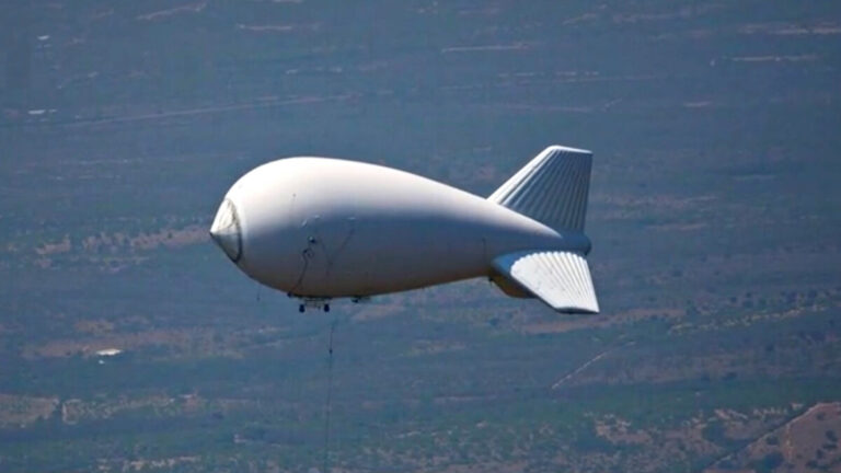 美上空驚現疑似中共偵查氣球 軍方高層緊急開會