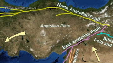 土耳其強震奪萬人性命 專家指板塊位移3米