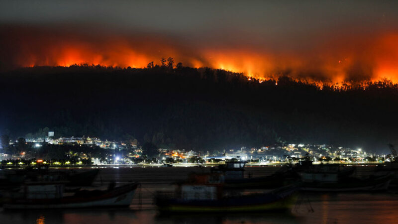 智利森林大火已夺24命 威胁人口密集区