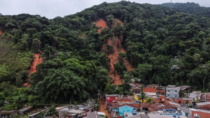 巴西聖保羅州暴雨 沿海居民孤立無援 至少36死40人失蹤