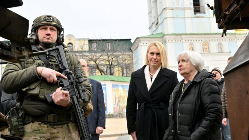 美国财政部长突访乌克兰 推动经济援助