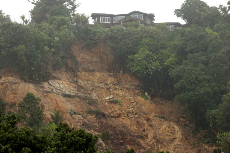 熱帶風暴侵襲新西蘭 北島面臨大洪水與走山(組圖)